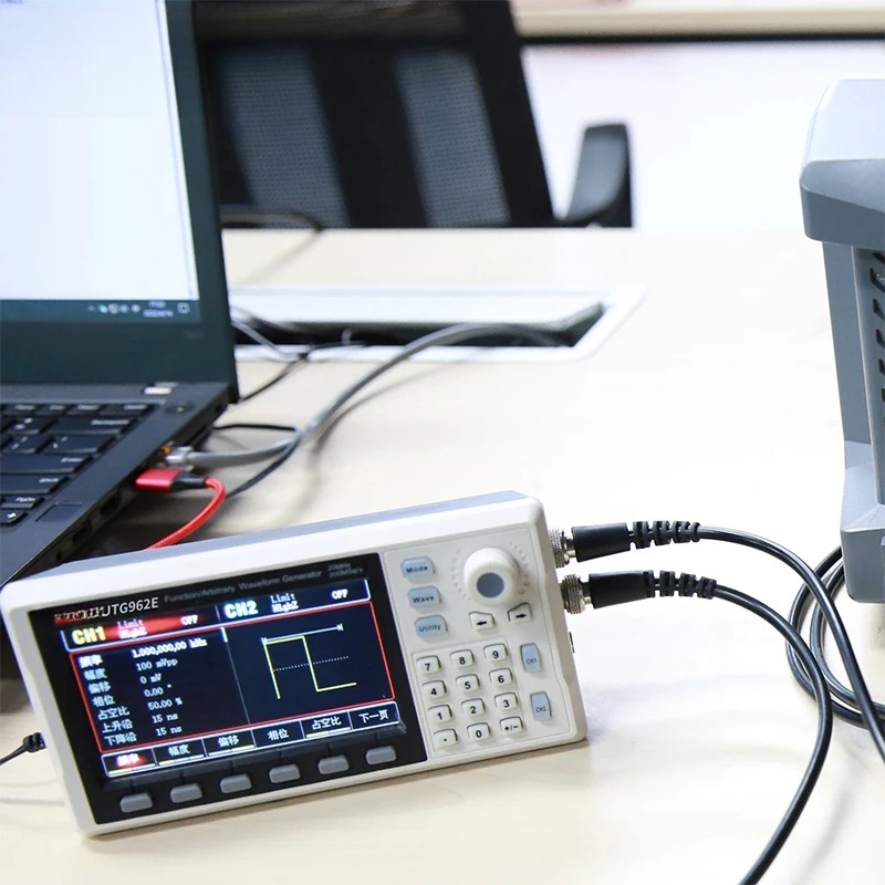 Function Signal Generator UTG9 - огляд і ціна Dual Channel Arbitrary Waveform Function Generator 60Mhz